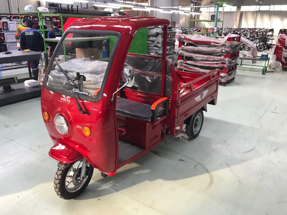 VOLTA / VT5+ / elektrická nákladní tříkolka / 3500 W / 72 V 45 Ah / červená / elektrická pracovní tříkolka s kabinou